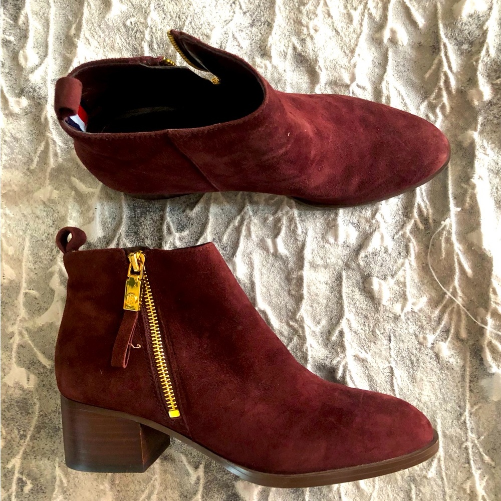 Burgundy Tommy Hilfiger boots——sz 6.5